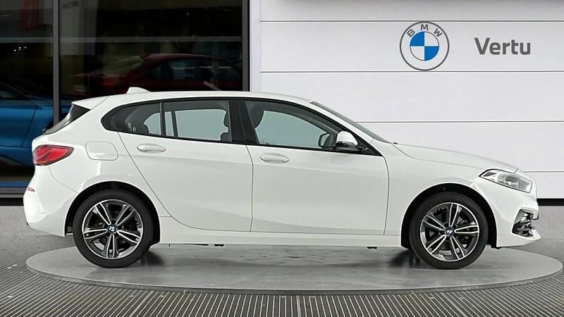 Used BMW 118 Sport Line 136 HP (100 kW) 2023 White Hatchback