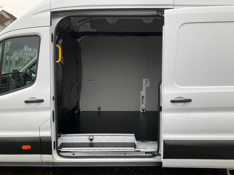Used Ford Transit Limited 185 HP (136 kW) 2022 White Van