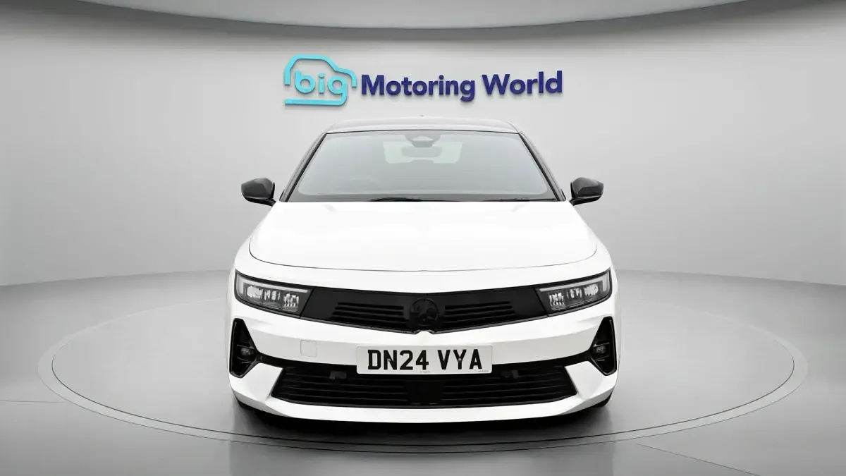 Second-hand Vauxhall Astra S 129 CP (94 kW) 2024 Alb Hatchback