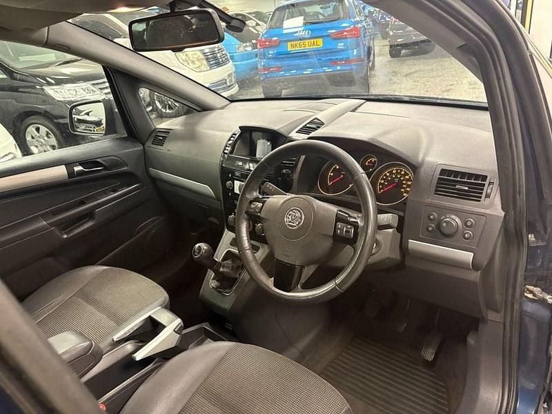 Used Vauxhall Zafira Design Edition 125 HP (91 kW) 2011 Blue MPV