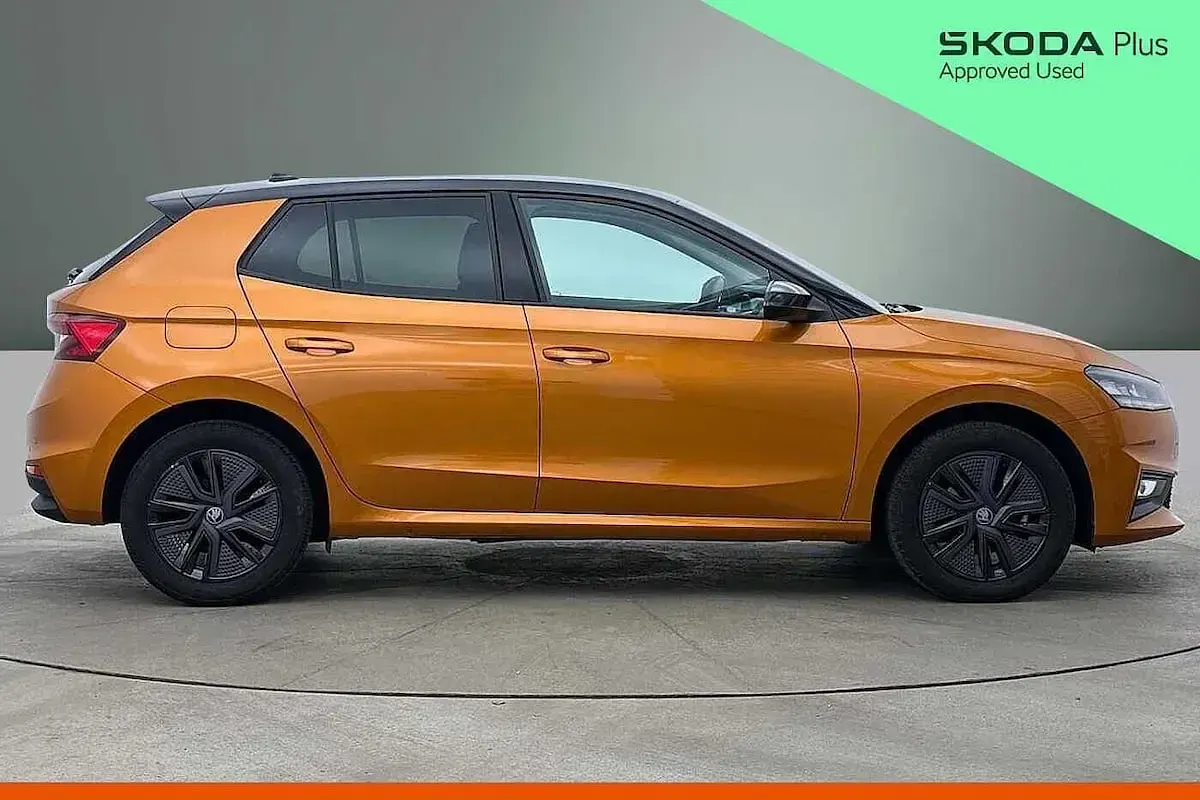Usado Skoda Fabia Design Edition 85 CV (62 kW) 2025 Naranja Utilitario