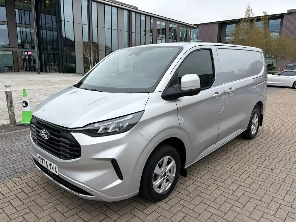 Usado Ford Transit Custom 170 HP (125 kW) 2024 Prateado