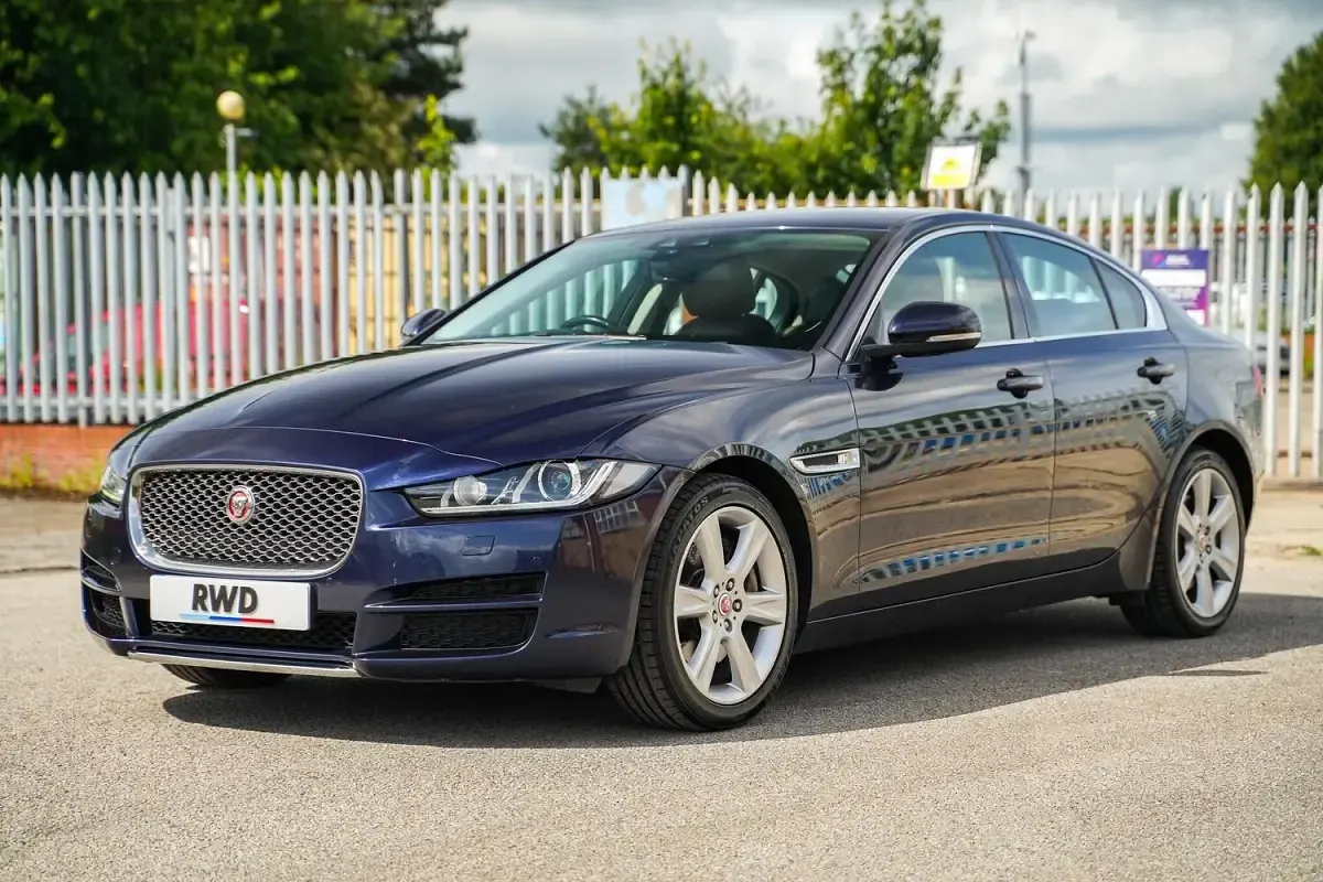 Used Jaguar XE Portfolio 250 HP (183 kW) 2018 Blue Sedan