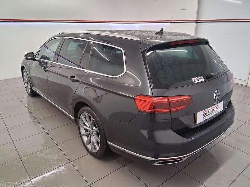 Begagnad VW Passat Advance 218 HK (160 kW) 2021 Grå Kombi