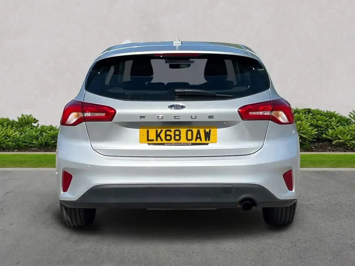 Usado Ford Focus Style 95 CV (69 kW) 2018 Plateado Utilitario