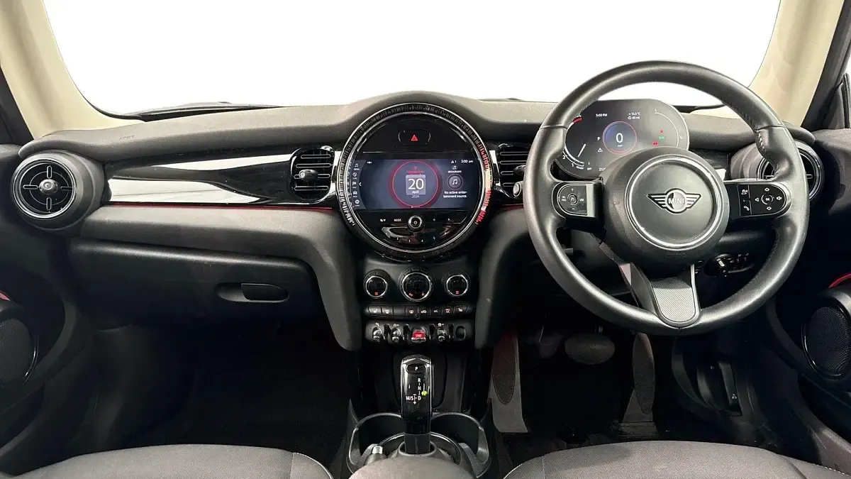 Usado Mini Cooper Classic 134 HP (98 kW) 2022 Cinzento Citadino