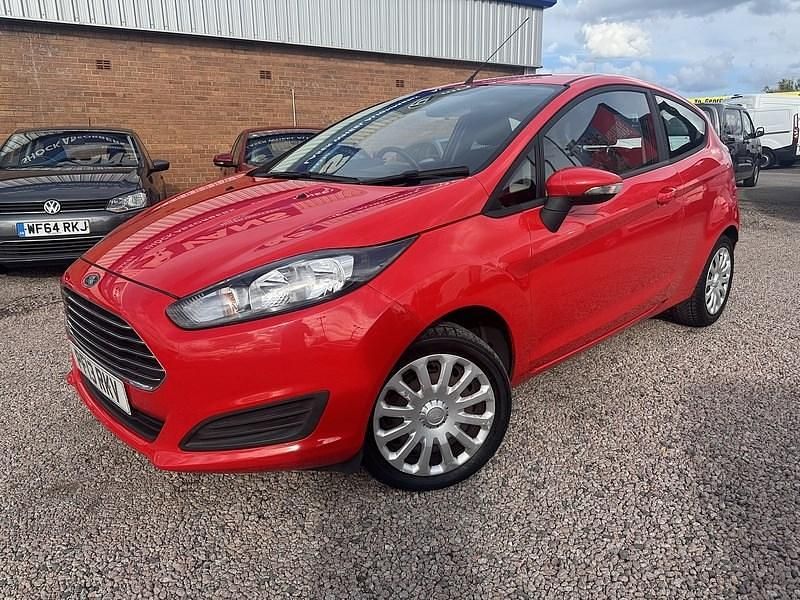 Red Used 2013 Ford Fiesta Style Hatchback | £3,329 (Fair price) - Image 1/4