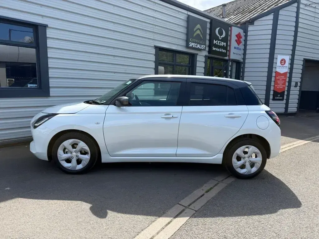 New Suzuki Swift 82 HP (60 kW) 2026 White Hatchback