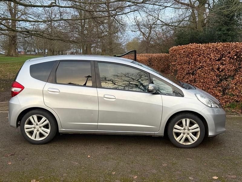 Used Honda Jazz ES 99 HP (72 kW) 2014 Silver Hatchback