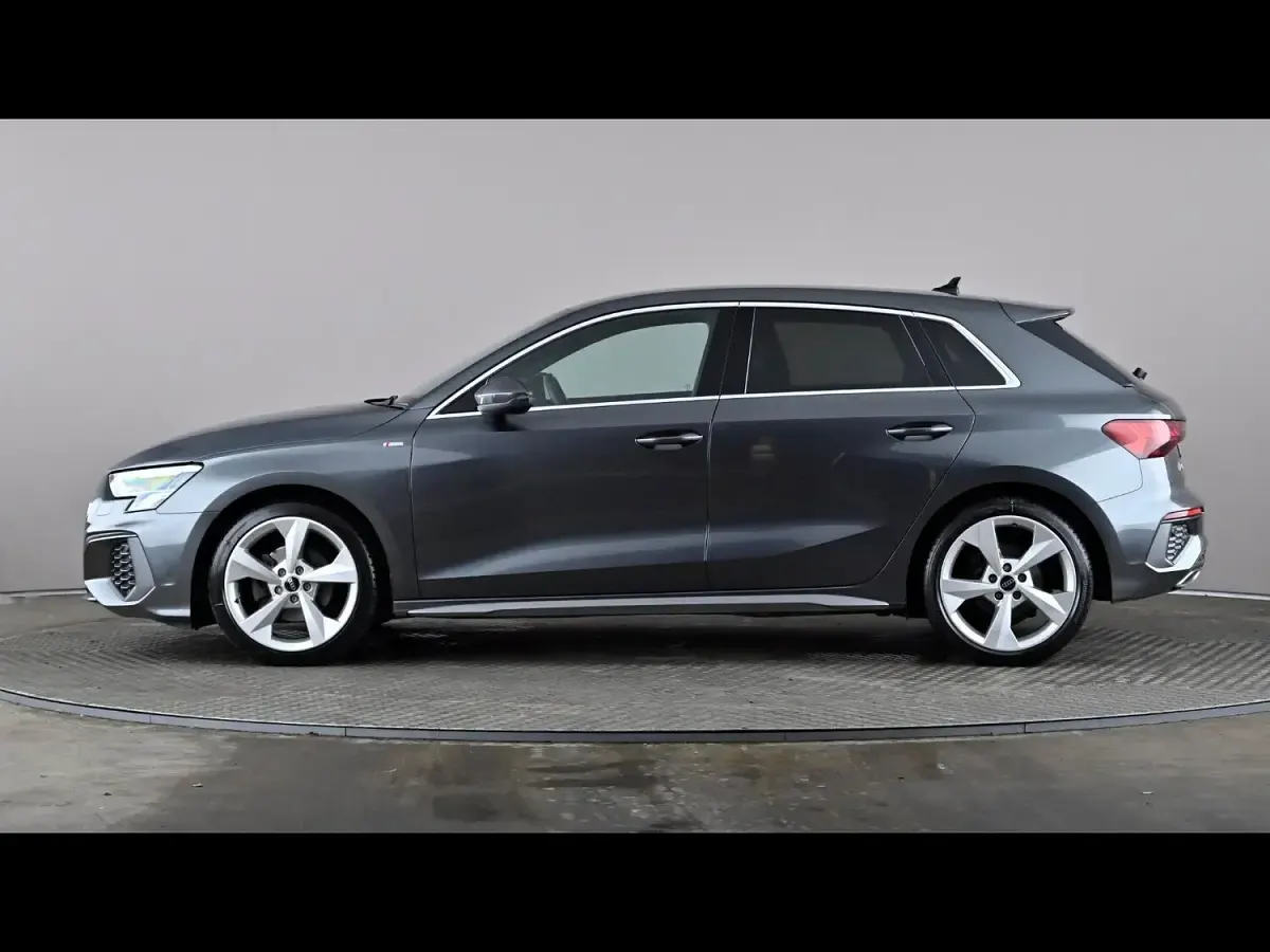 Usado Audi A3 S-Line 2023 Cinzento Sedan