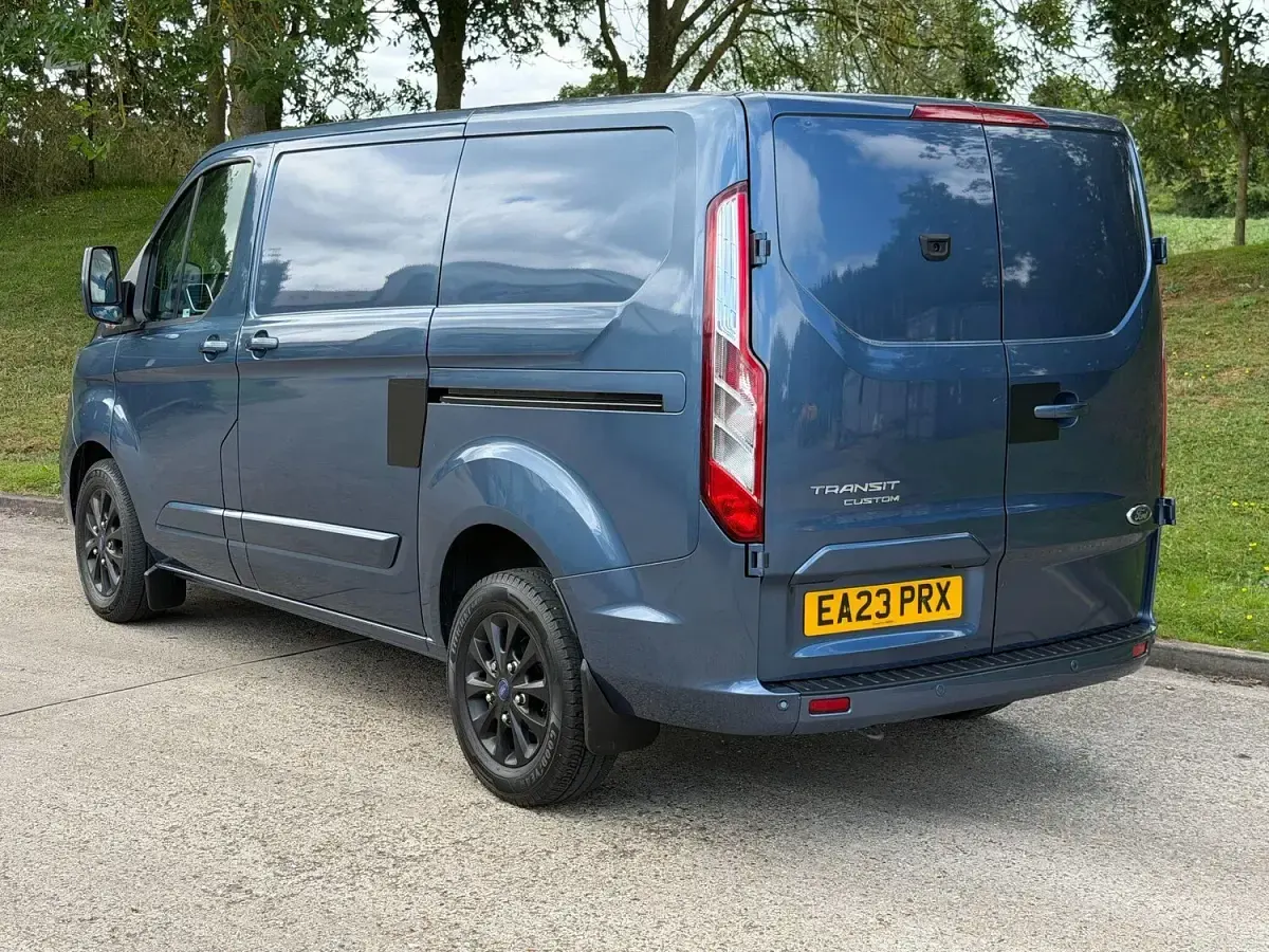 Used Ford Transit Custom Limited 130 HP (95 kW) 2023 Blue Van