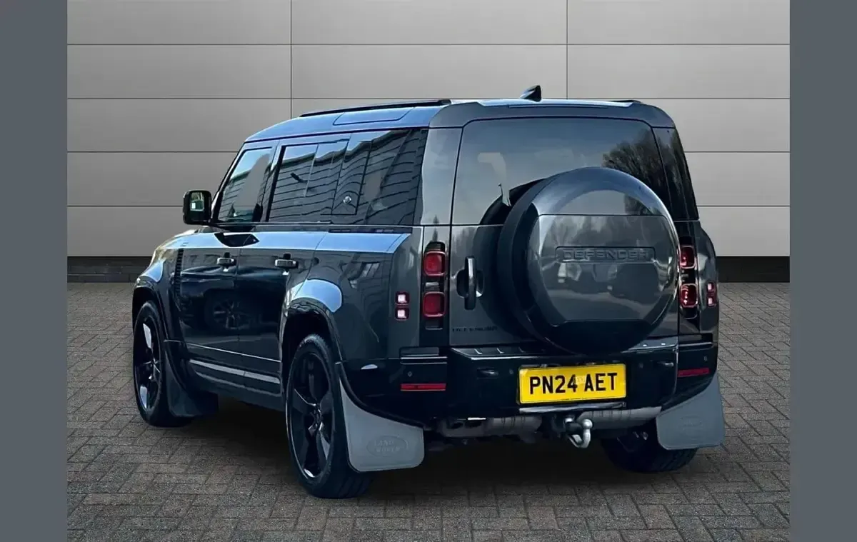 Używany Land Rover Defender HSE Dynamic 296 KM (217 kW) 2024 Szary SUV
