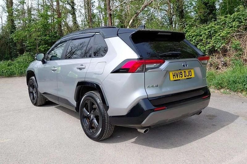 Used Toyota RAV4 Hybrid 218 HP (160 kW) 2019 Silver SUV