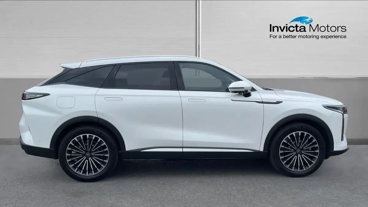 Used Omoda 9 449 HP (330 kW) 2026 White SUV