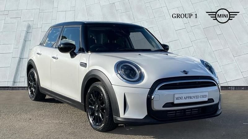 Used Mini Cooper Classic 134 HP (98 kW) 2024 White Hatchback