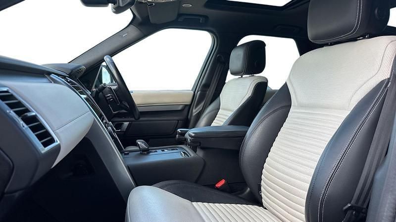 Used Land Rover Discovery 5 SE Dynamic 300 HP (220 kW) 2023 Santorini black SUV