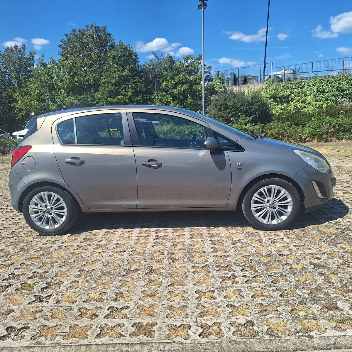 Used Vauxhall Corsa 90 HP (66 kW) 2011 Brown Hatchback