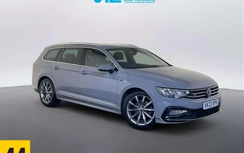 Used VW Passat R-line 150 HP (110 kW) 2023 Estate