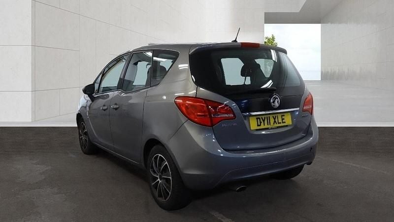 Begagnad Vauxhall Meriva 2011 Brun Minibuss