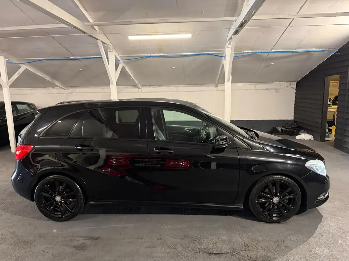 Used Mercedes B200 136 HP (100 kW) 2014 Black Hatchback