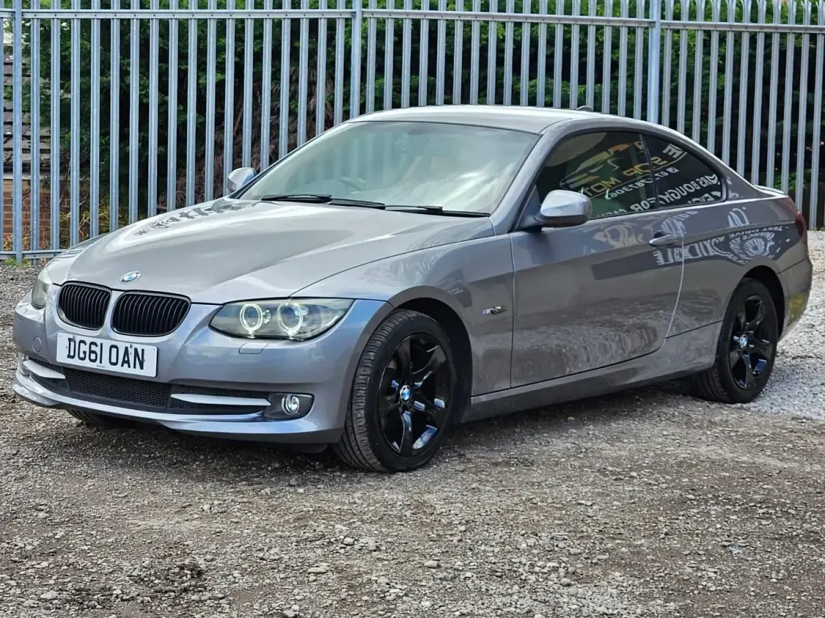 Usado BMW 320 2012 Cinzento Coupé