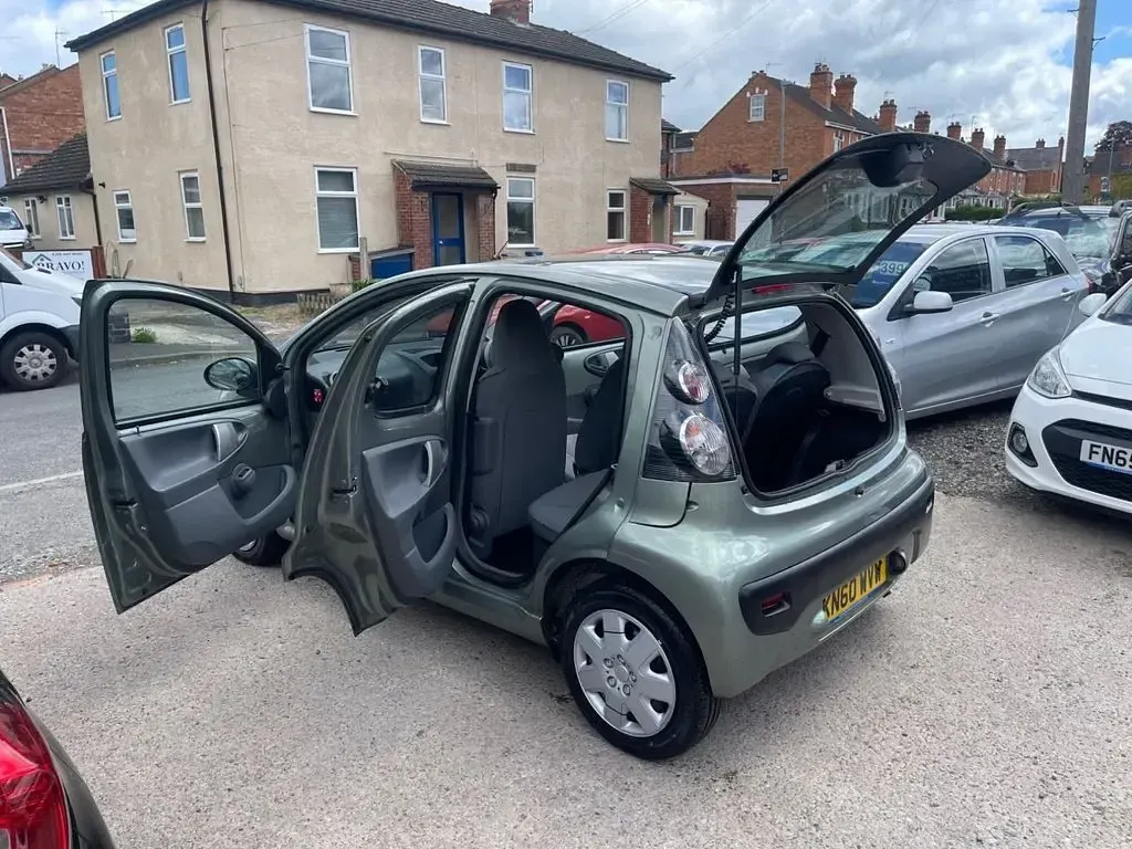 Begagnad Citroën C1 VTR Sport 68 HK (50 kW) 2010 Grön Halvkombi