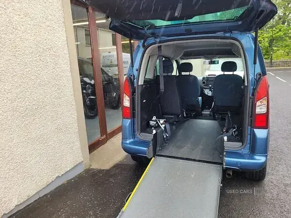 Used Citroën Berlingo Feel 100 HP (73 kW) 2019 Blue MPV