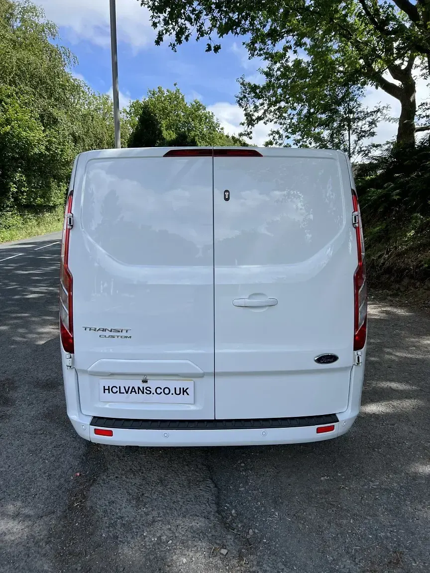 Used Ford Transit Custom Limited 130 HP (95 kW) 2021 White Van