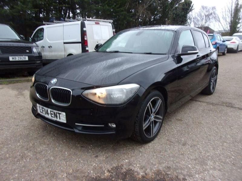 Begagnad BMW 114 Sport Line 2014 Svart Halvkombi