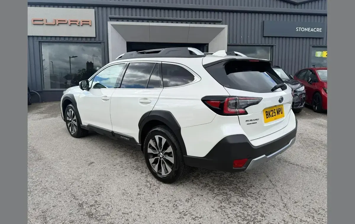 Used Subaru Outback 180 HP (132 kW) 2025 White Estate