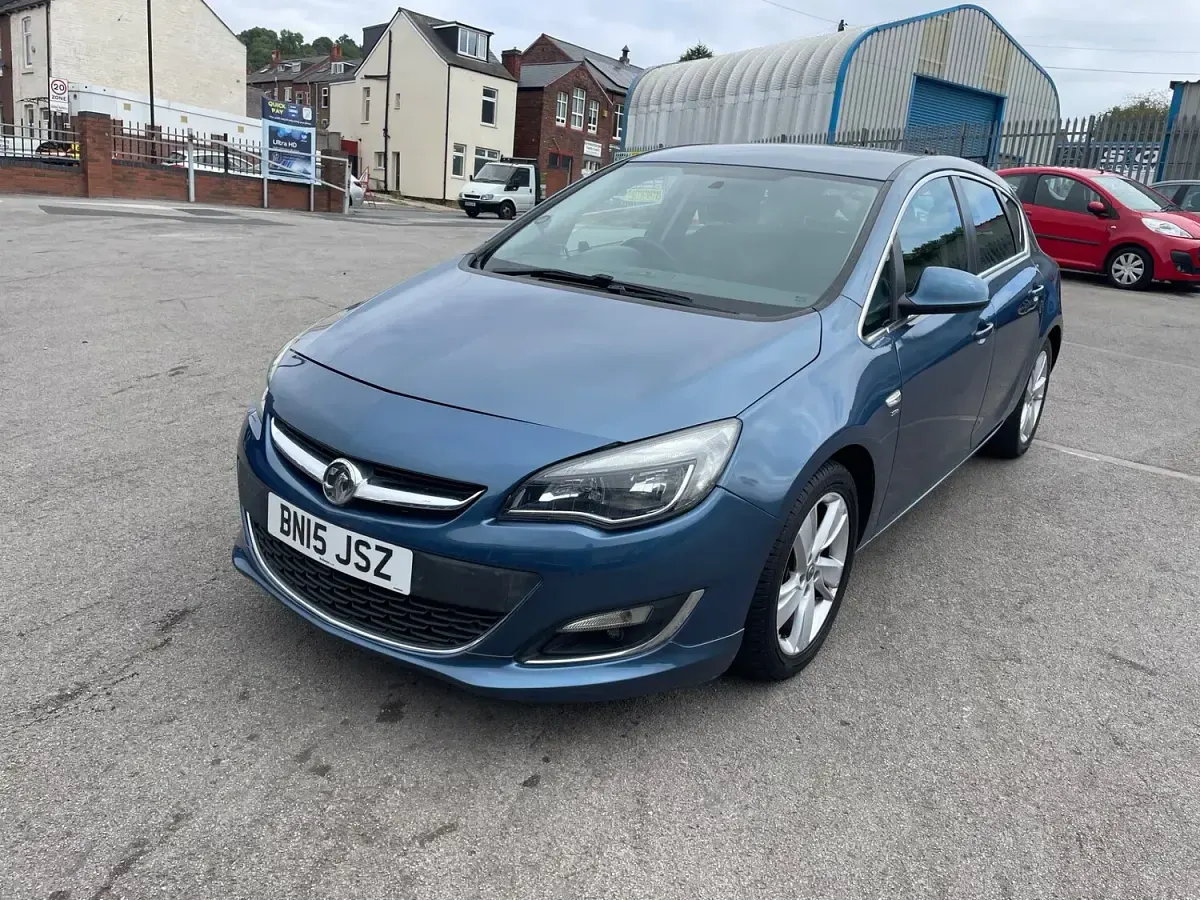 Used Vauxhall Astra SRi 115 HP (84 kW) 2015 Blue Hatchback