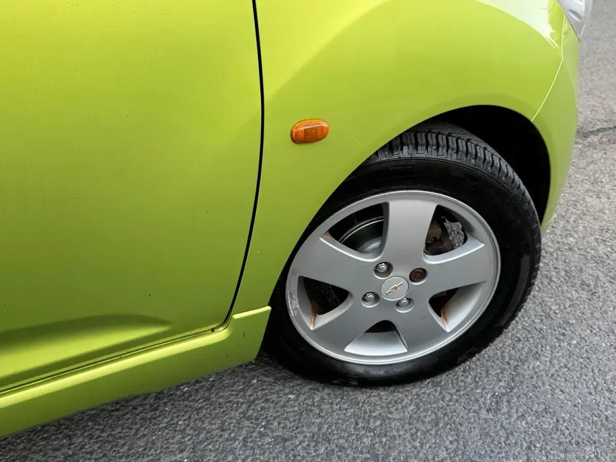 Used Chevrolet Spark LT 2011 Green Hatchback