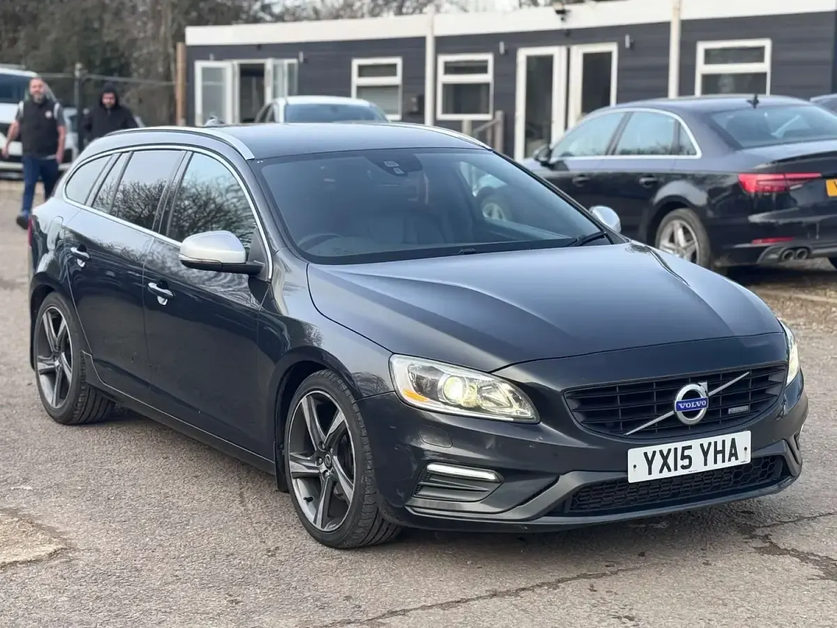 Używany Volvo V60 R-Design 2015 Szary Kombi