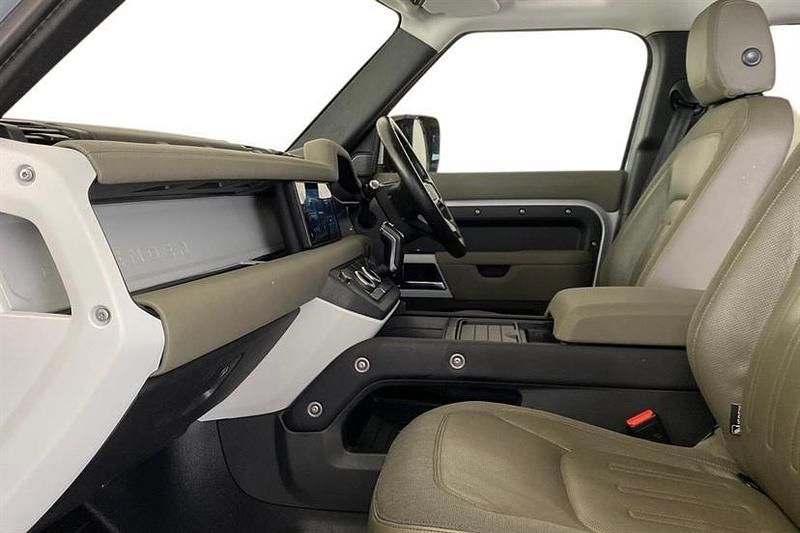 Used Land Rover Defender First Edition 240 HP (176 kW) 2021 Indus silver SUV