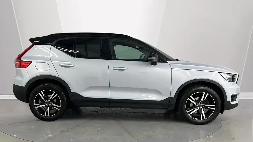 Used Volvo XC40 R-Design 161 HP (118 kW) 2022 Silver SUV