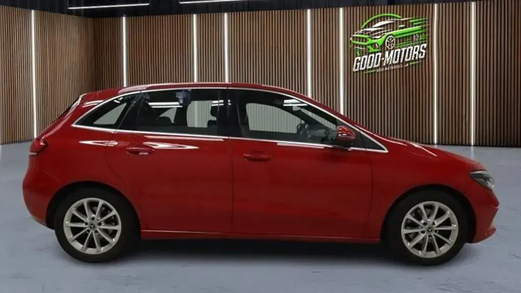 Used Mercedes B200 2020 Red Hatchback