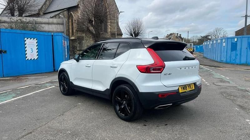 Used Volvo XC40 R-Design 154 HP (113 kW) 2018 White SUV