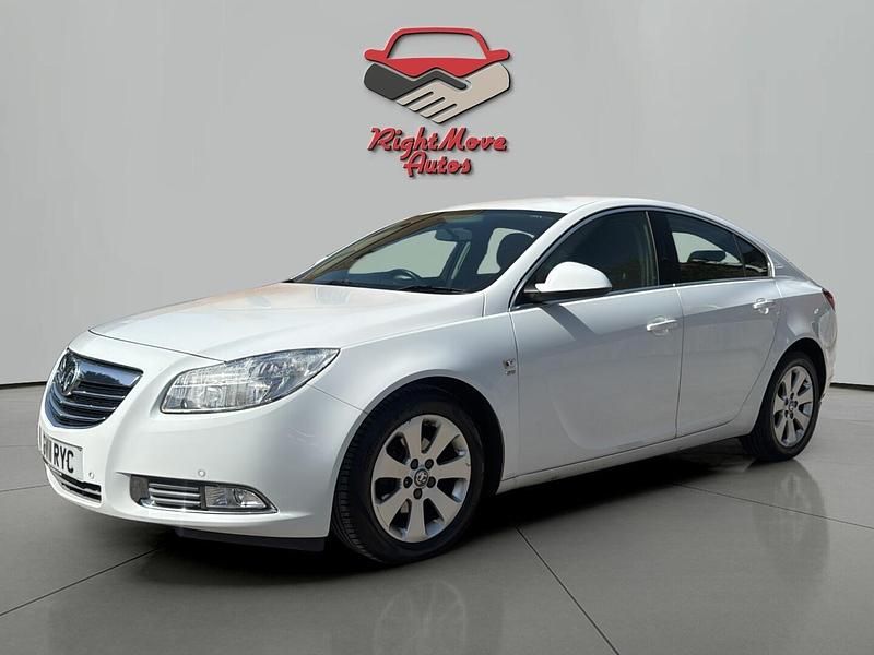 Used Vauxhall Insignia SRi 160 HP (117 kW) 2011 White Hatchback