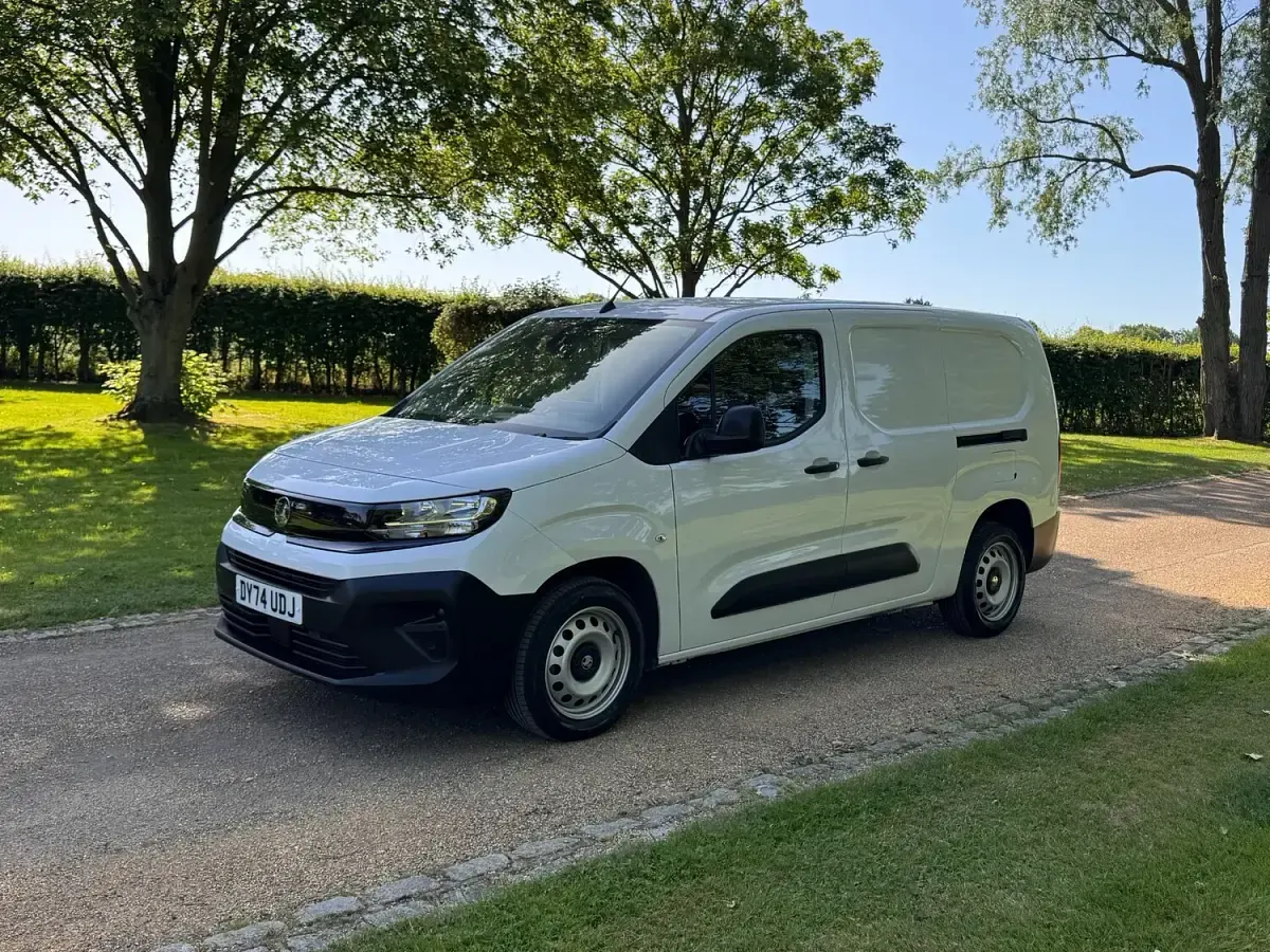 Used Vauxhall Combo 100 HP (73 kW) 2024 White MPV