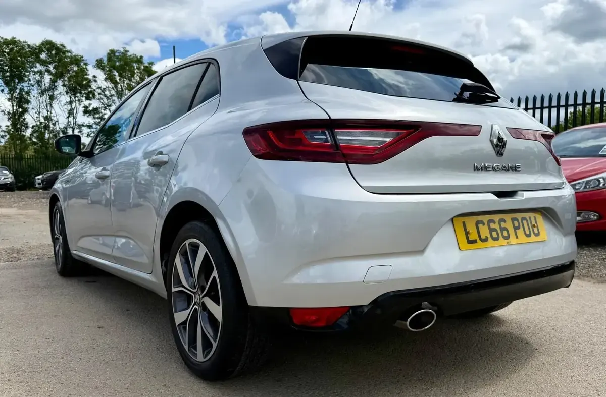 Used Renault Mégane IV Dynamique 110 HP (80 kW) 2016 Silver Hatchback
