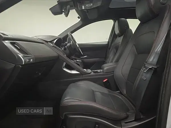 Usado Jaguar E-Pace Chequered Flag 150 HP (110 kW) 2019 Branco SUV
