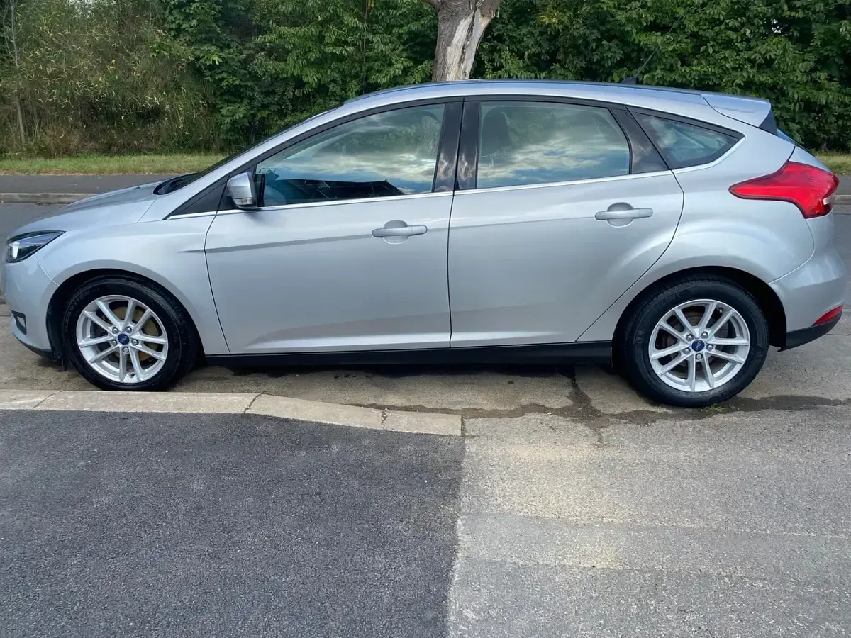 Used Ford Focus Zetec 120 HP (88 kW) 2015 Silver Hatchback