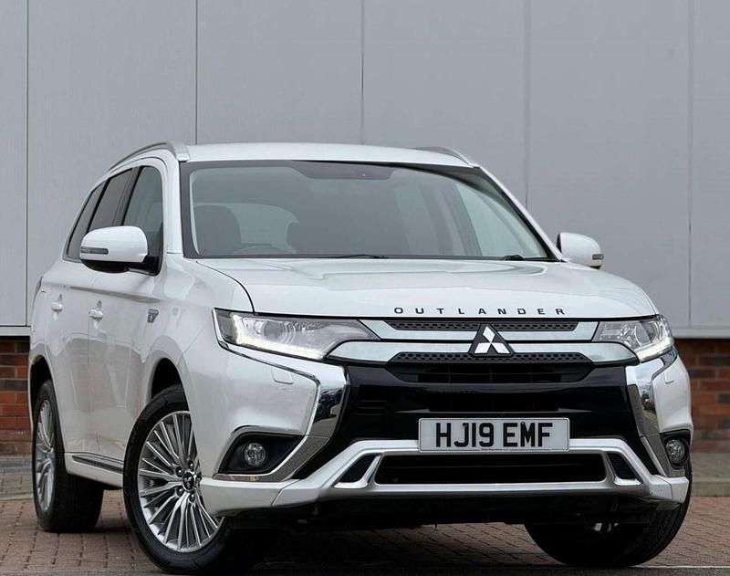 Used Mitsubishi Outlander P-HEV 2019 White SUV