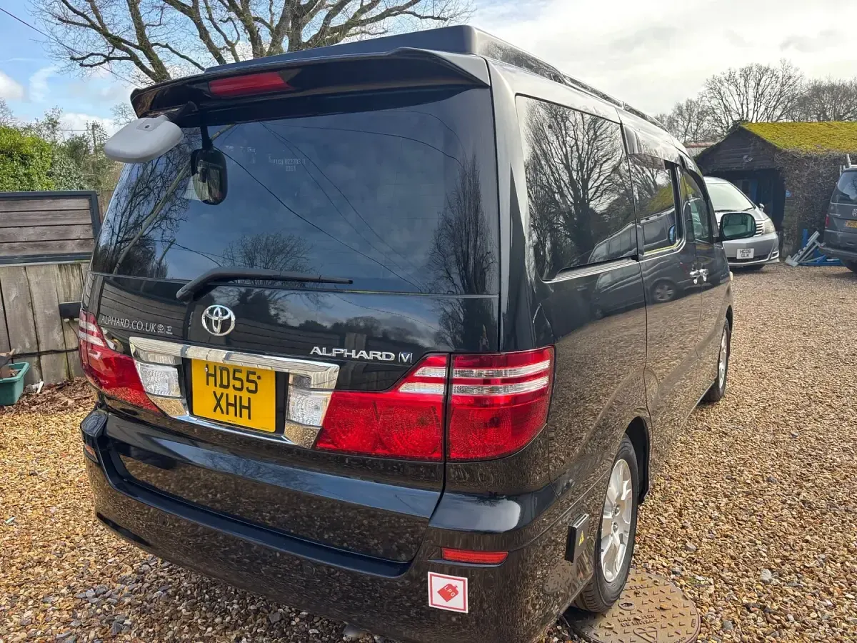Used Toyota Alphard 159 HP (116 kW) 2006 Black MPV