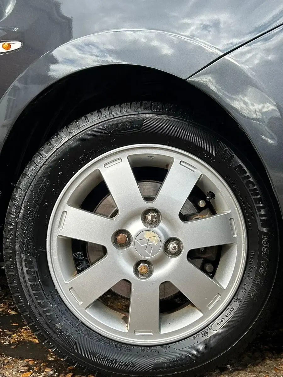 Usado Mitsubishi Mirage 79 HP (58 kW) 2013 Cinzento Citadino