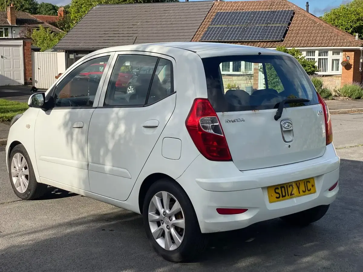 Used Hyundai i10 Active 86 HP (63 kW) 2012 White Hatchback