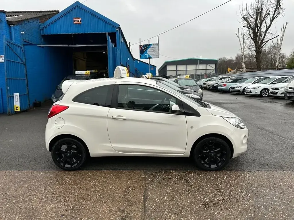 Begagnad Ford Ka Zetec 69 HK (50 kW) 2016 Vit Halvkombi
