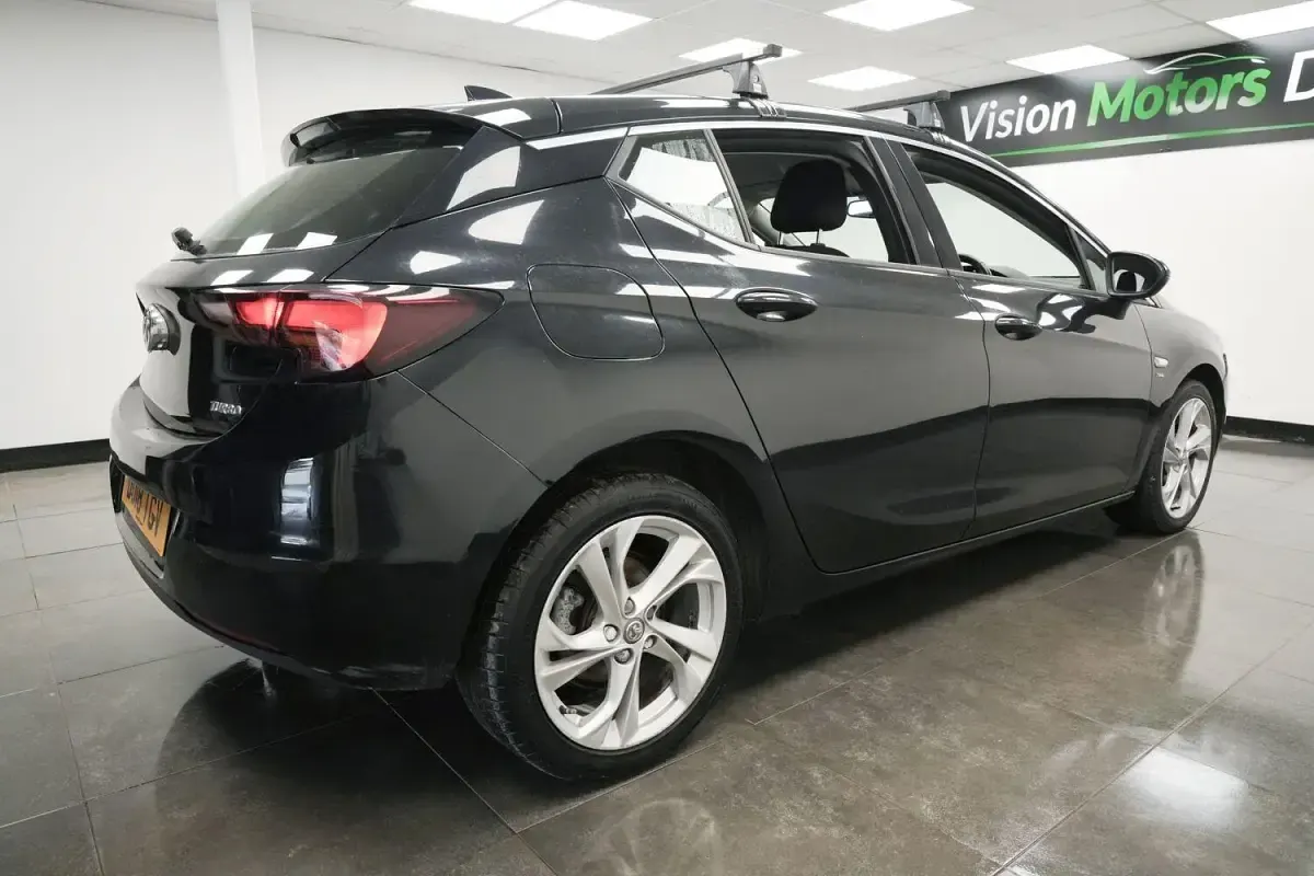 Used Vauxhall Astra SRi 150 HP (110 kW) 2018 Black Hatchback