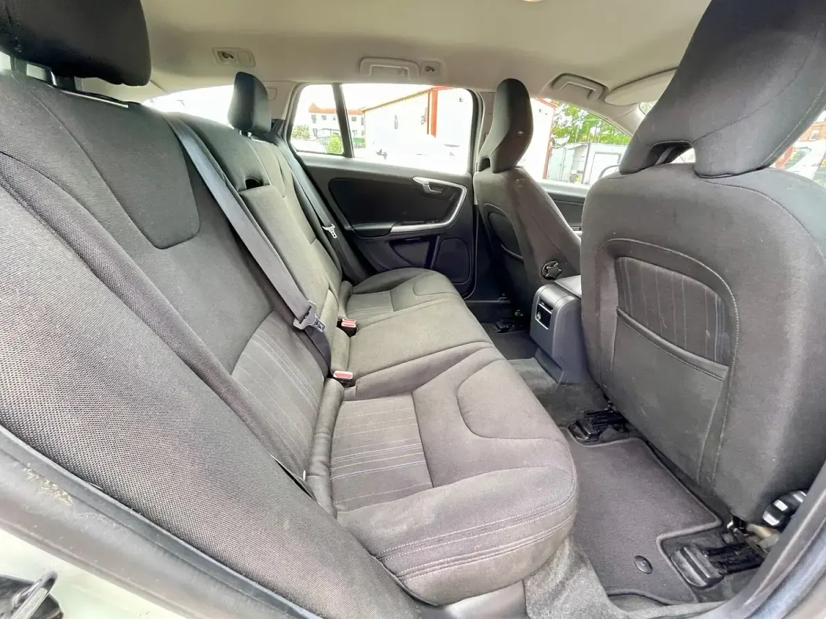Used Volvo V60 115 HP (84 kW) 2012 White Estate