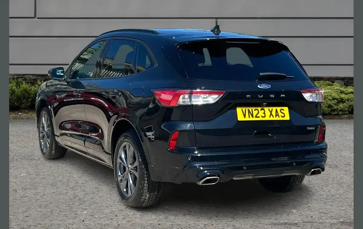 Usado Ford Kuga ST-Line 225 HP (165 kW) 2023 Preto SUV